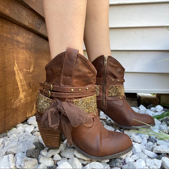 SOLD ⭐️Not rated beaded cowboy style booties 9 - Picture 2 of 12